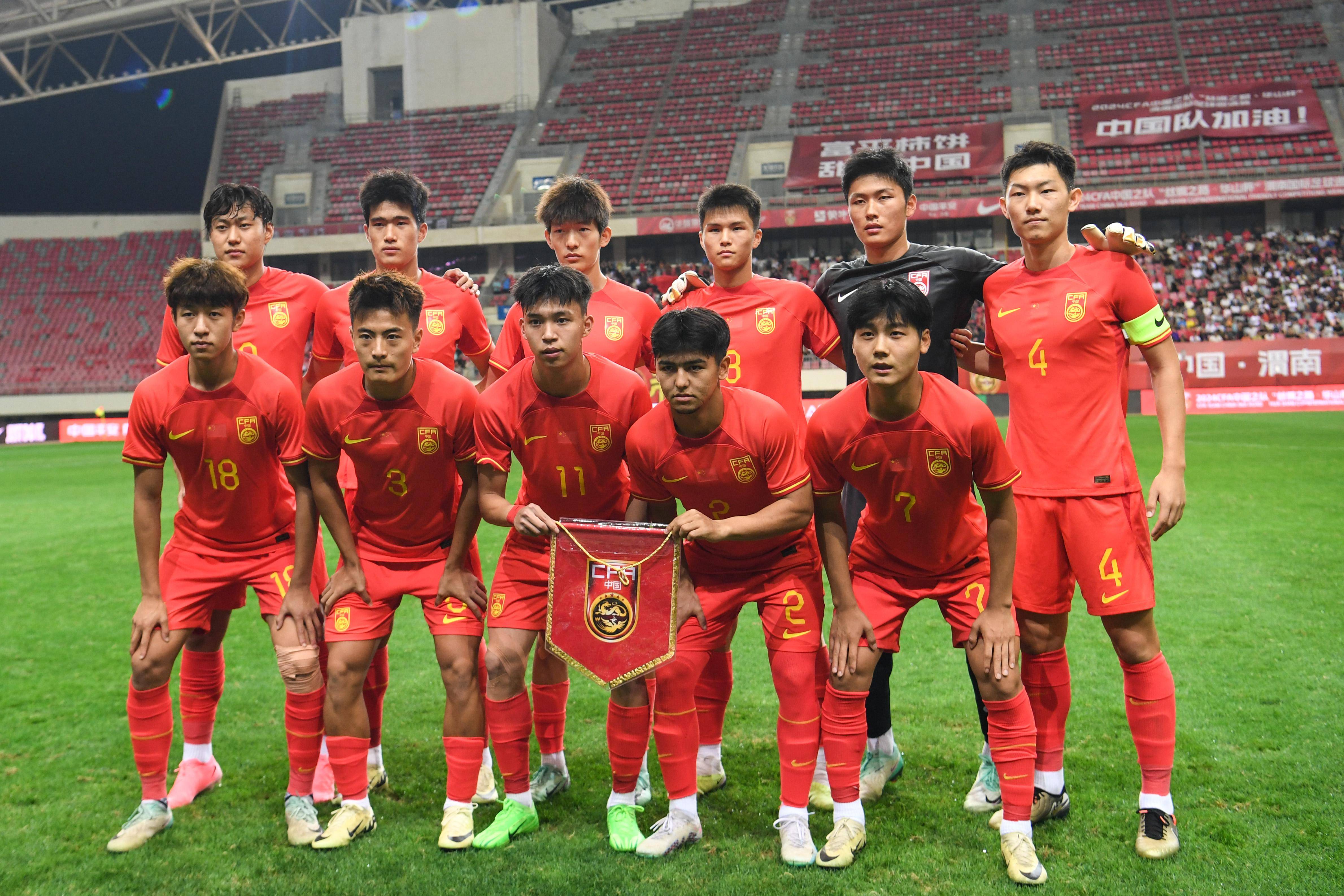 B体育-中国足球联赛攻防战持续激烈